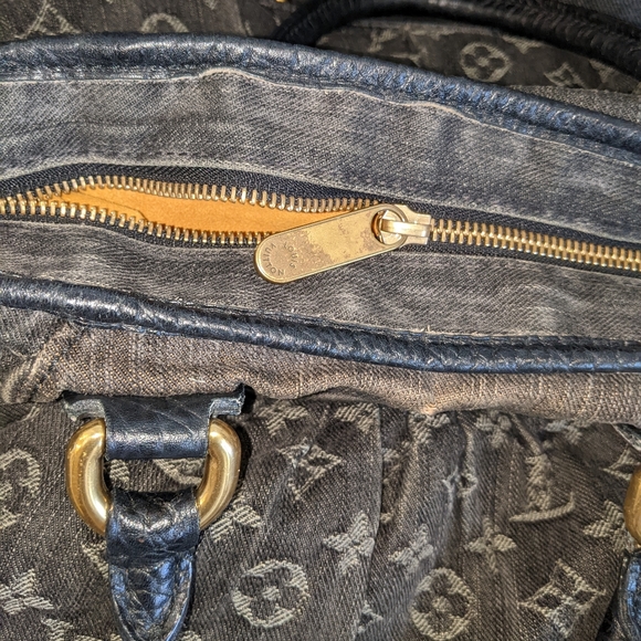 Louis Vuitton: Monogram Denim Celebrity Neo Cabby MM - Picture 11 of 16